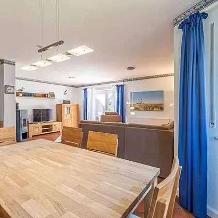 Holiday home Haus-strandlaeufer *